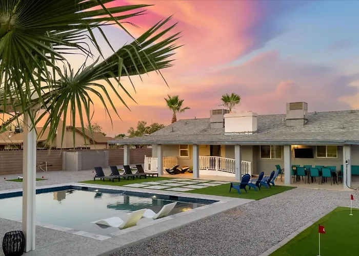 Holiday home Backyard Oasis Heated Pool Game Gazebo *