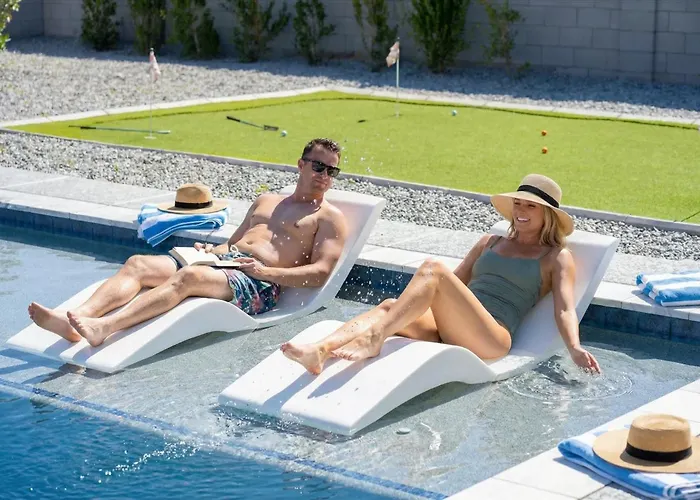 Holiday home Backyard Oasis Heated Pool Game Gazebo *
