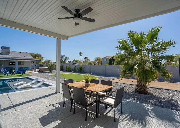 Holiday home Backyard Oasis Heated Pool Game Gazebo *